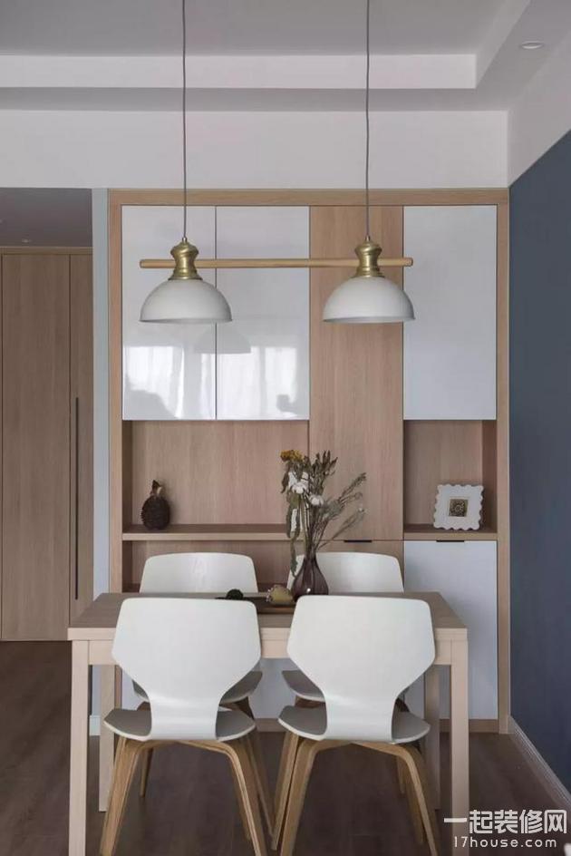 小户型餐厅可以做上一个定制餐边柜,储物空间更多 小户型餐厅可以做上一个定制餐边柜,储物空间更多